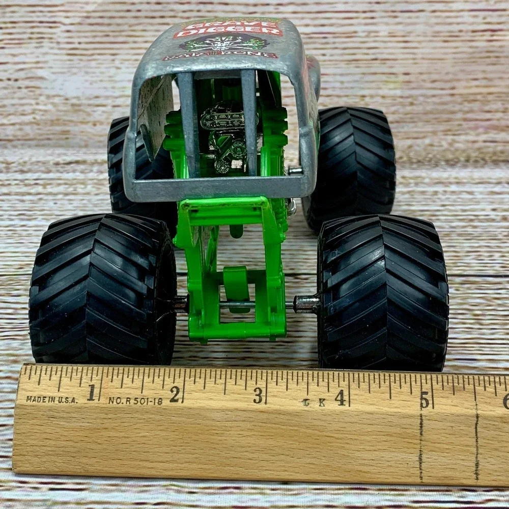 Grave Digger Monster Jam‎ Monster Truck 1:64 Large Toy Car Collectible